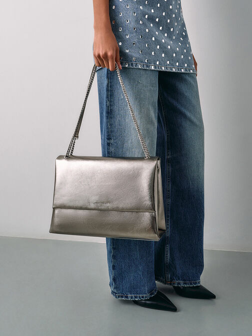 Bolso metálico Sianna con asa de cadena y efecto arrugado, Estaño, hi-res