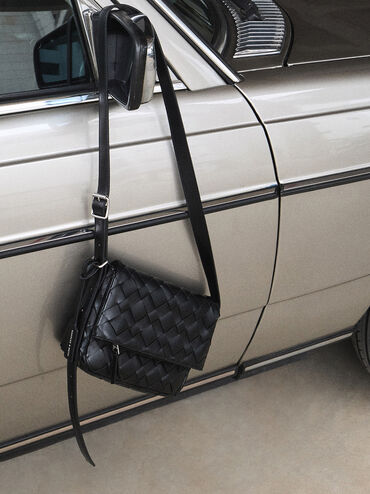 Bolso entrelazado tipo bandolera con solapa delante Ivette, Noir, hi-res