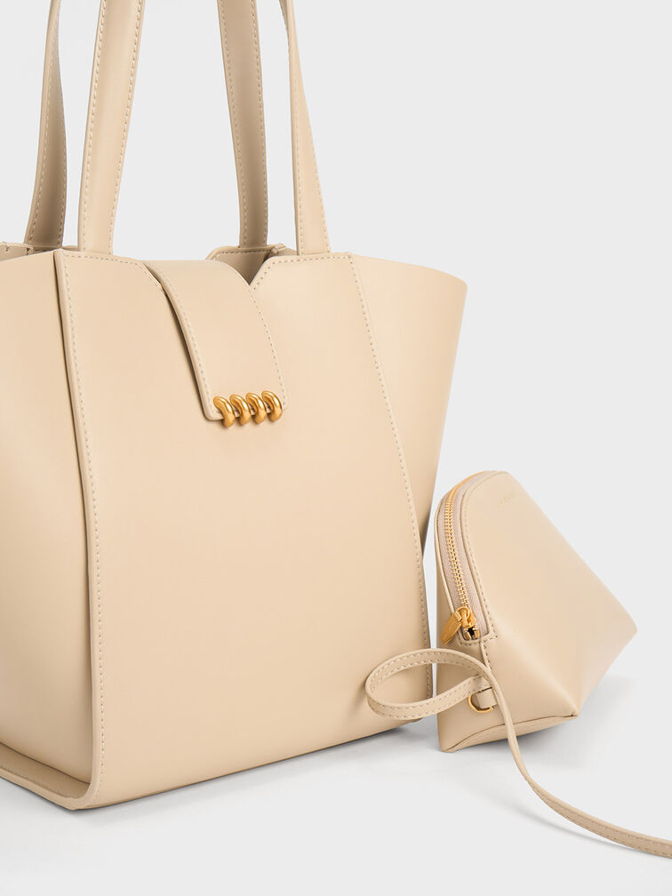 Bolso tote trapecio con detalles metálicos de Osiris, Beige, hi-res