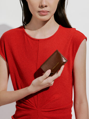 Cartera con solapa Enola, Marrón oscuro, hi-res