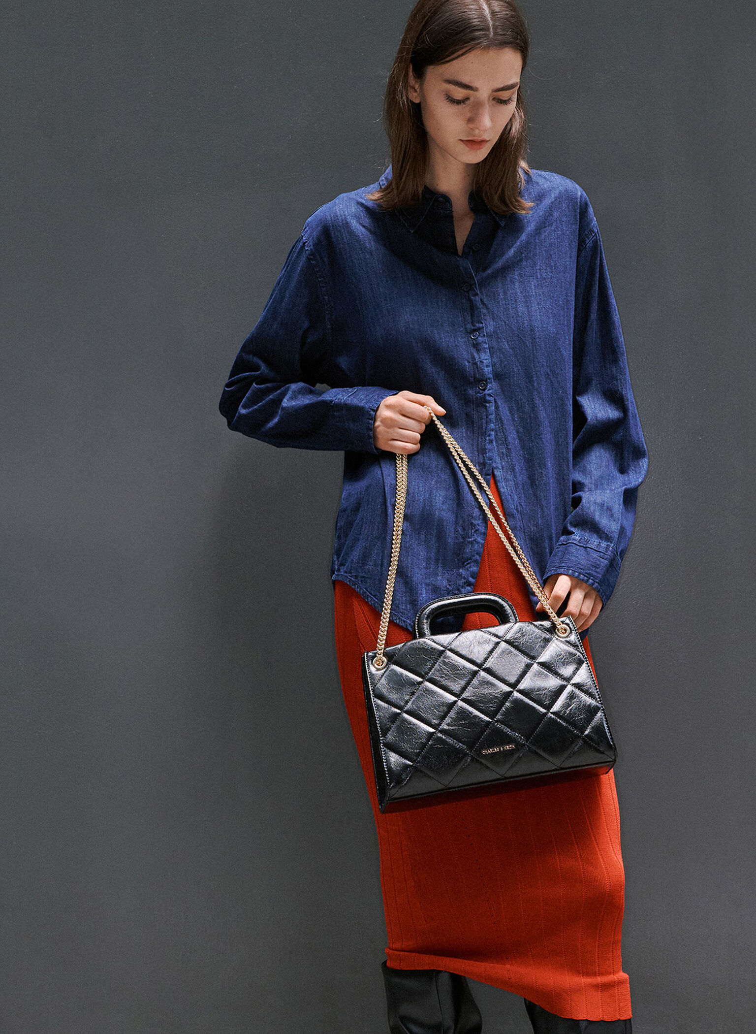Bolso acolchado Apfra con asa de cadena, Negro, hi-res