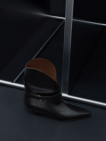 Botas Karter de bico fino, franzidas e salto gatinho com fivela, Preto, hi-res