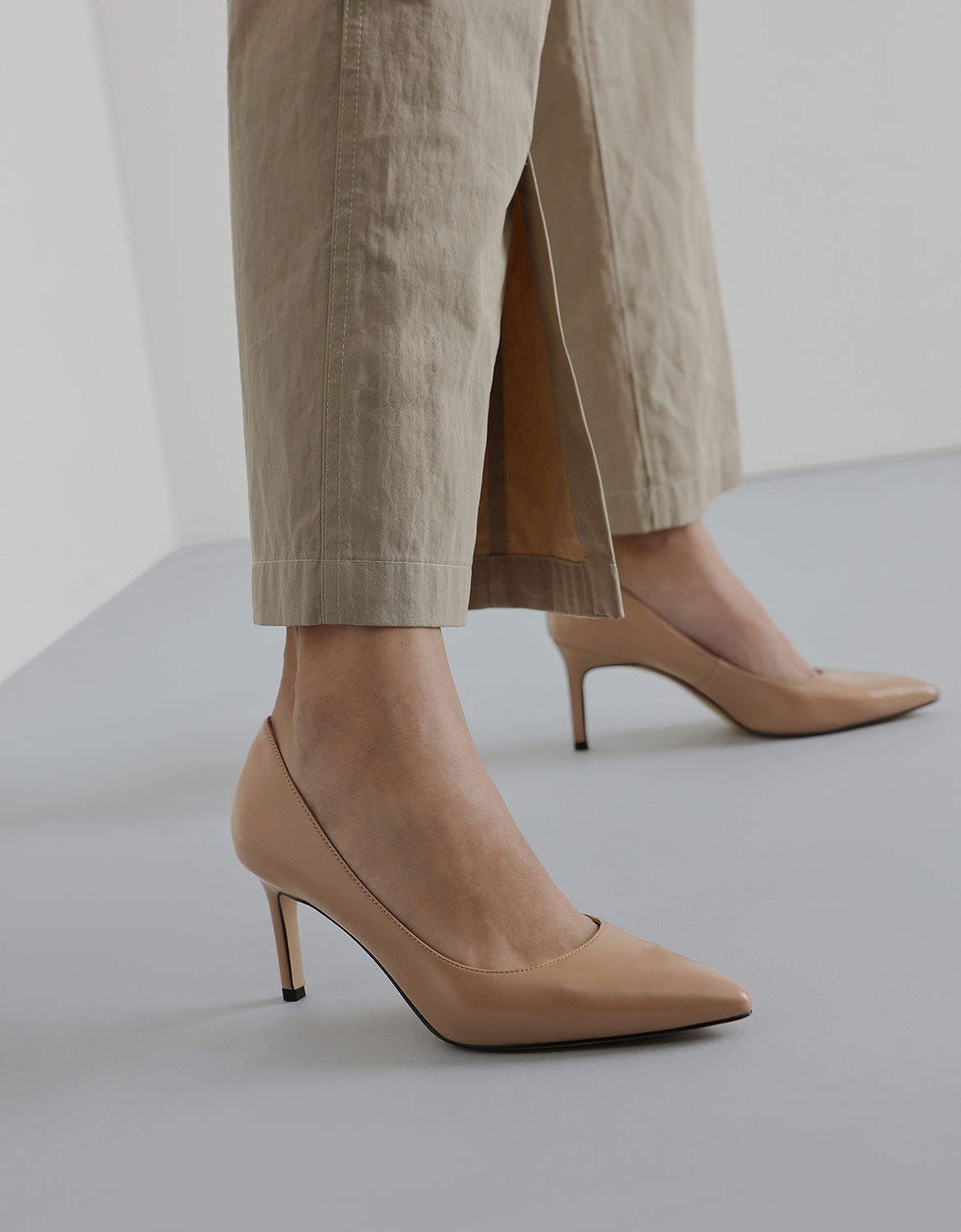 Nude pointed pumps Sale