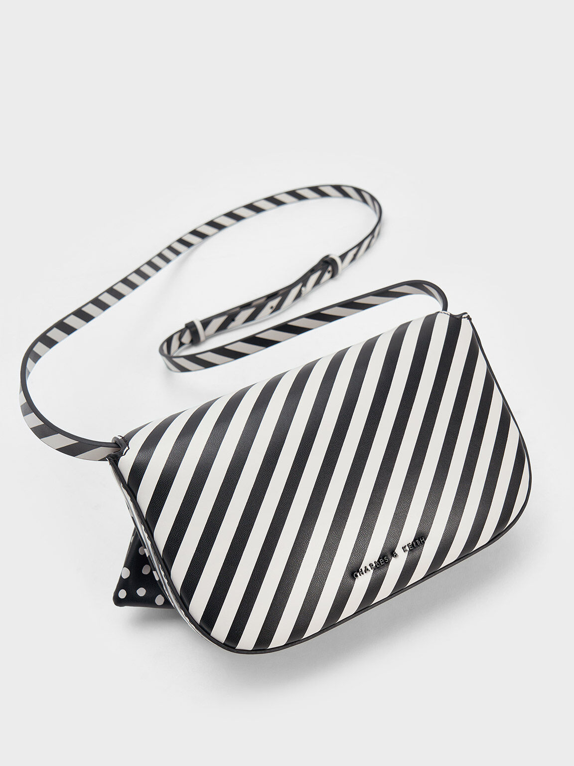 Bow crossbody bag discount