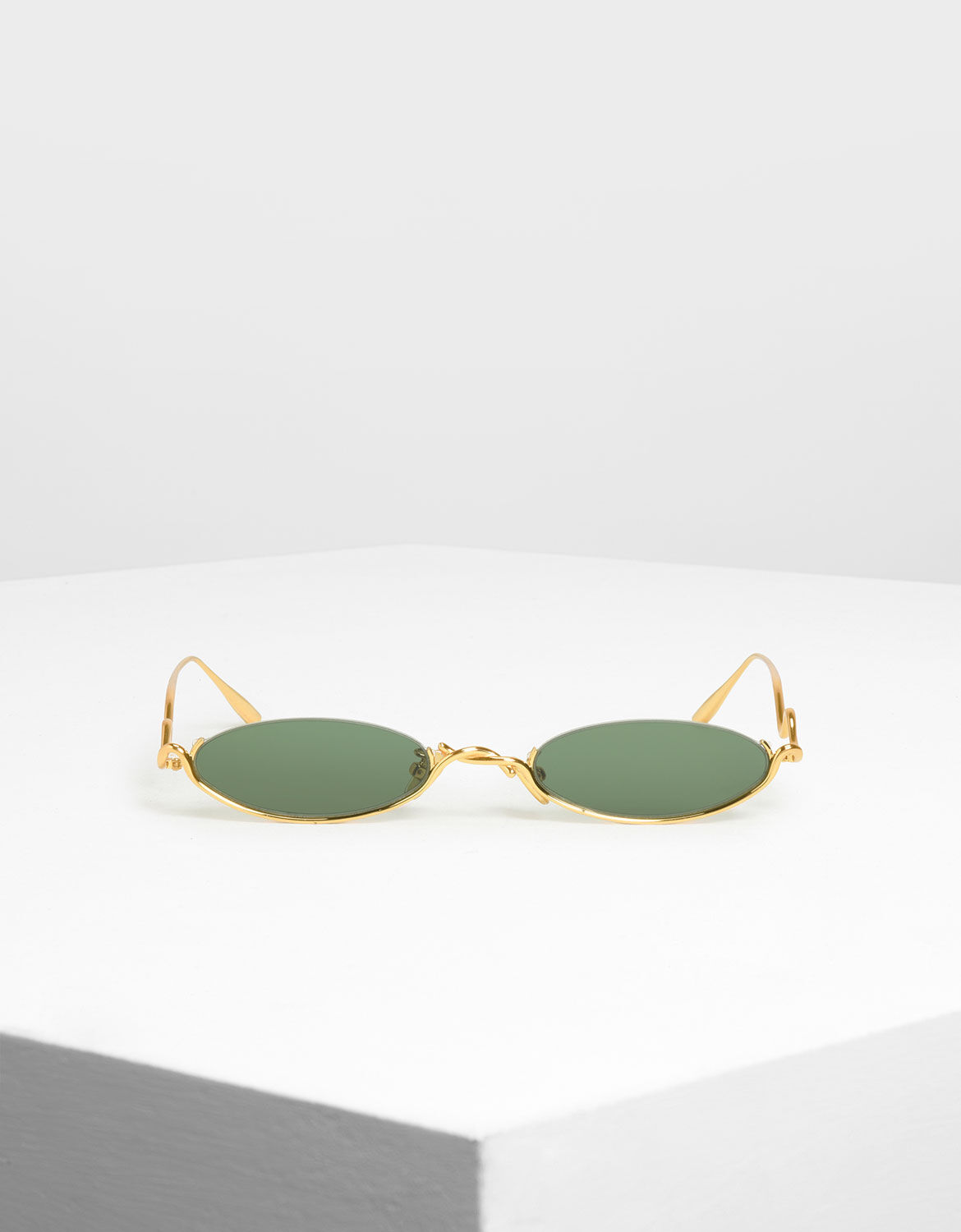 Gold Wire Frame Oval Sunglasses 