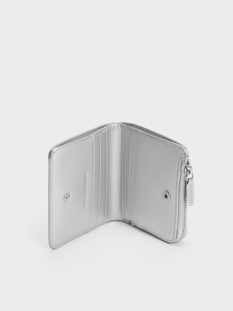 Cartera pequeña efecto metálico con cremallera superior, Plateado, hi-res