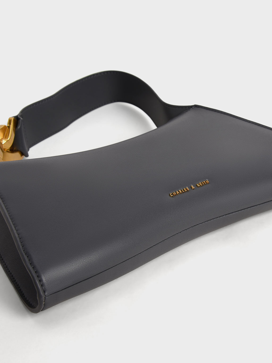 Chain strap shoulder bag charles and keith top
