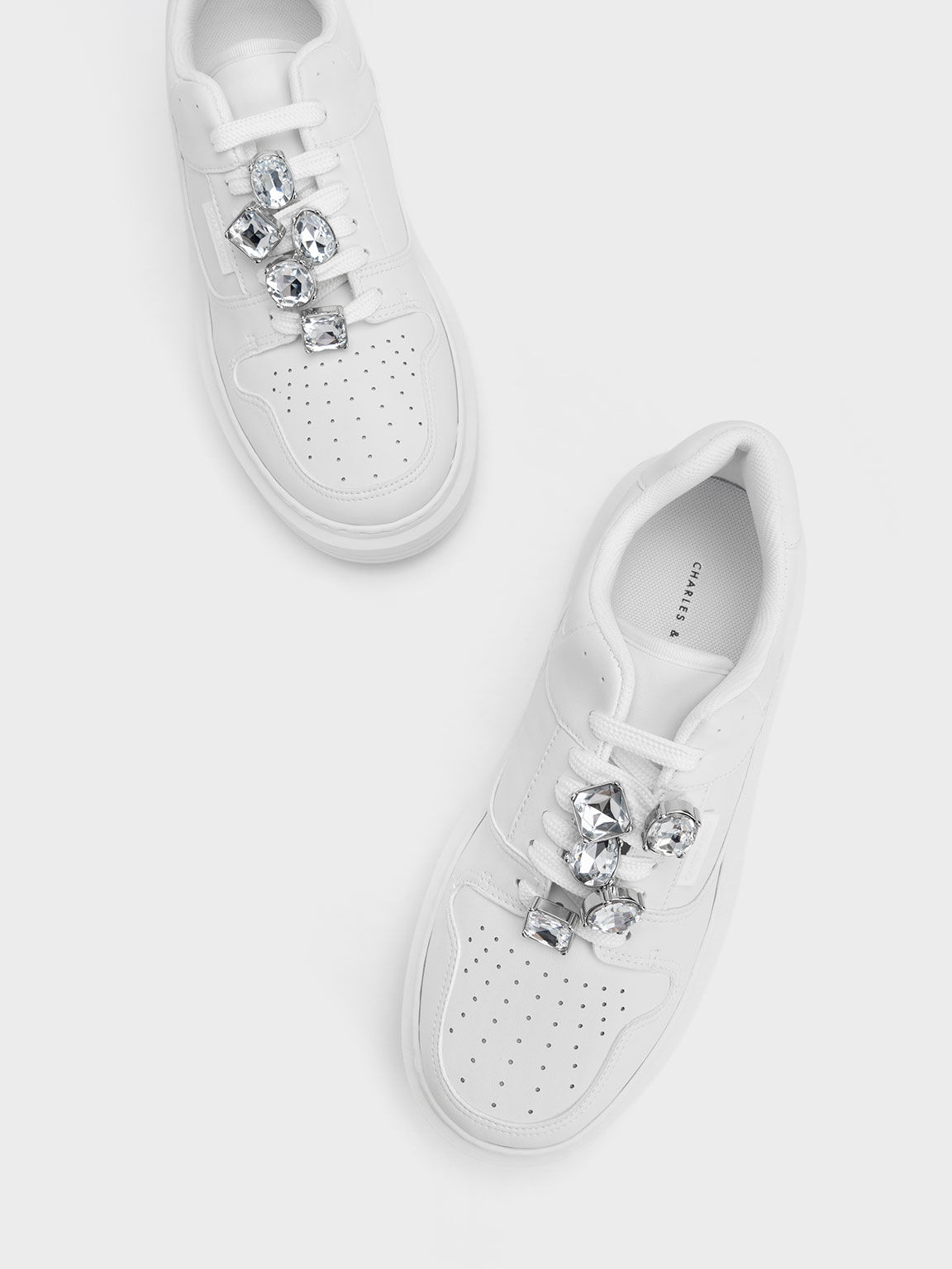 Chunky white sale 9s platform sneakers