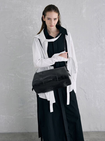Bolso cruzado Bryna con paneles y tiras con ojales, Noir, hi-res