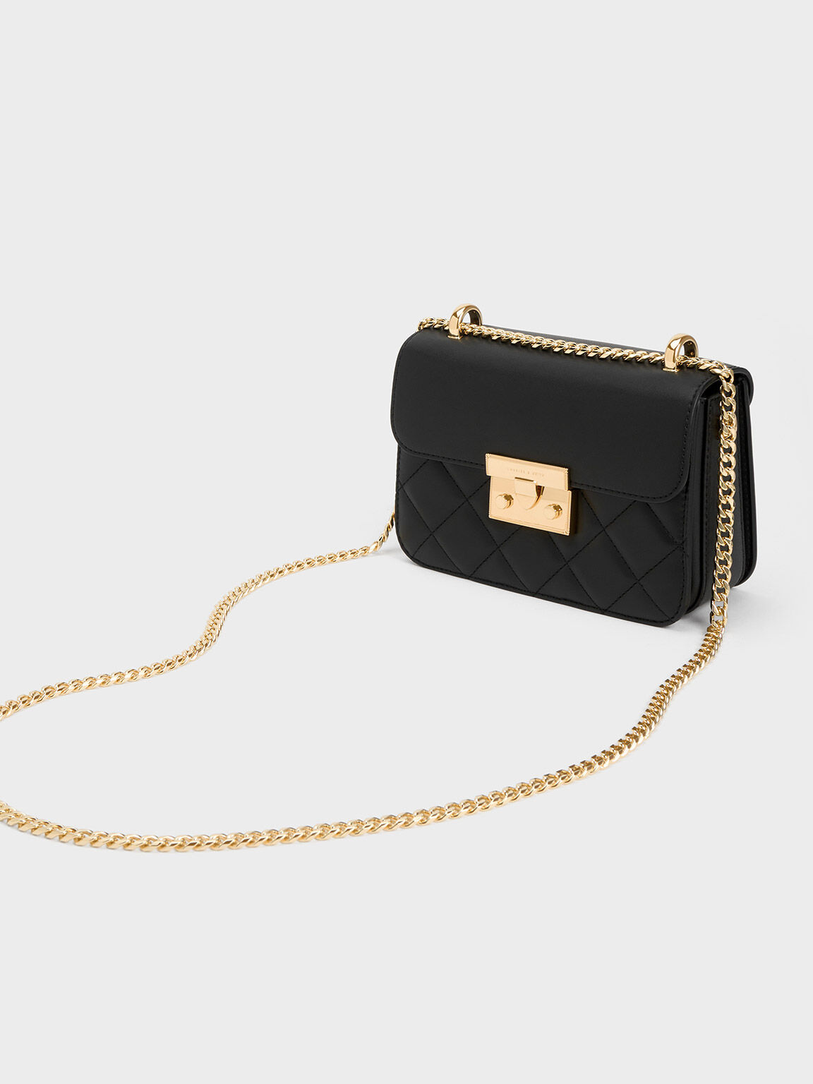 Black purse with gold and black chain | Black purses, Black chain, Purses