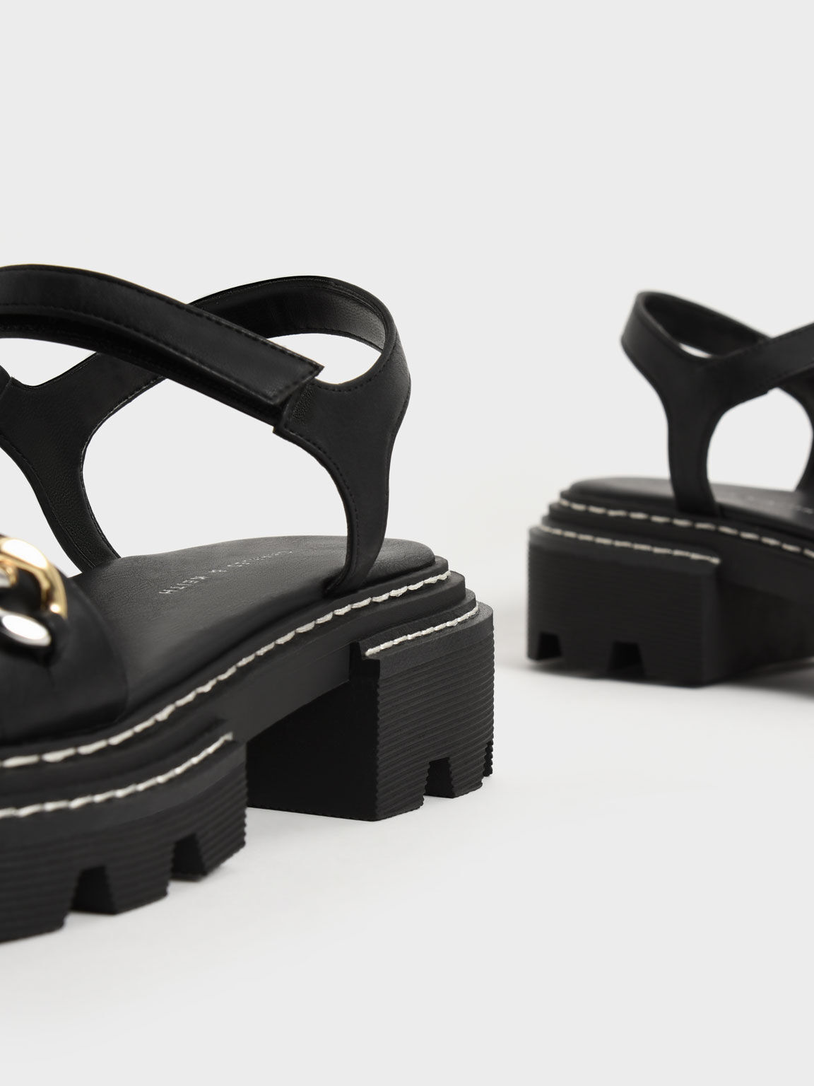 Sandalias de tacón en bloque con eslabones de cadena, Black, hi-res