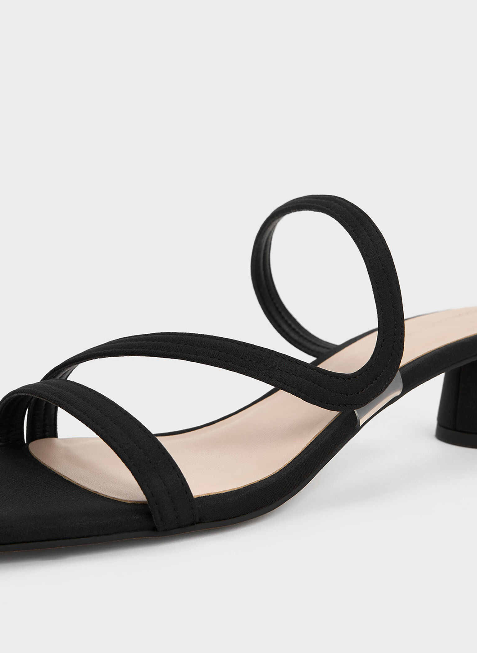 Mules de satín con correa ondulada, Negro, hi-res