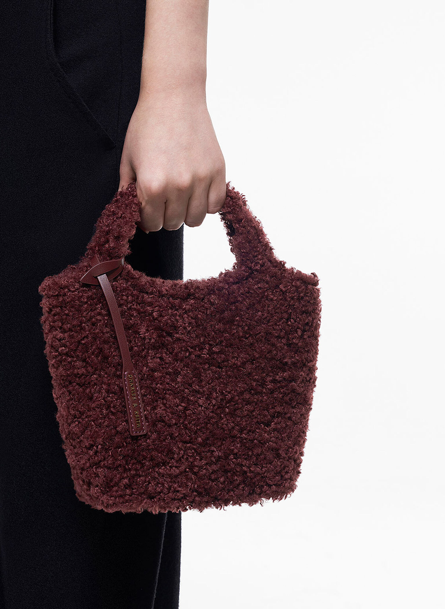 Bolso tote Arlys con acabado peludo, Burgundy, hi-res