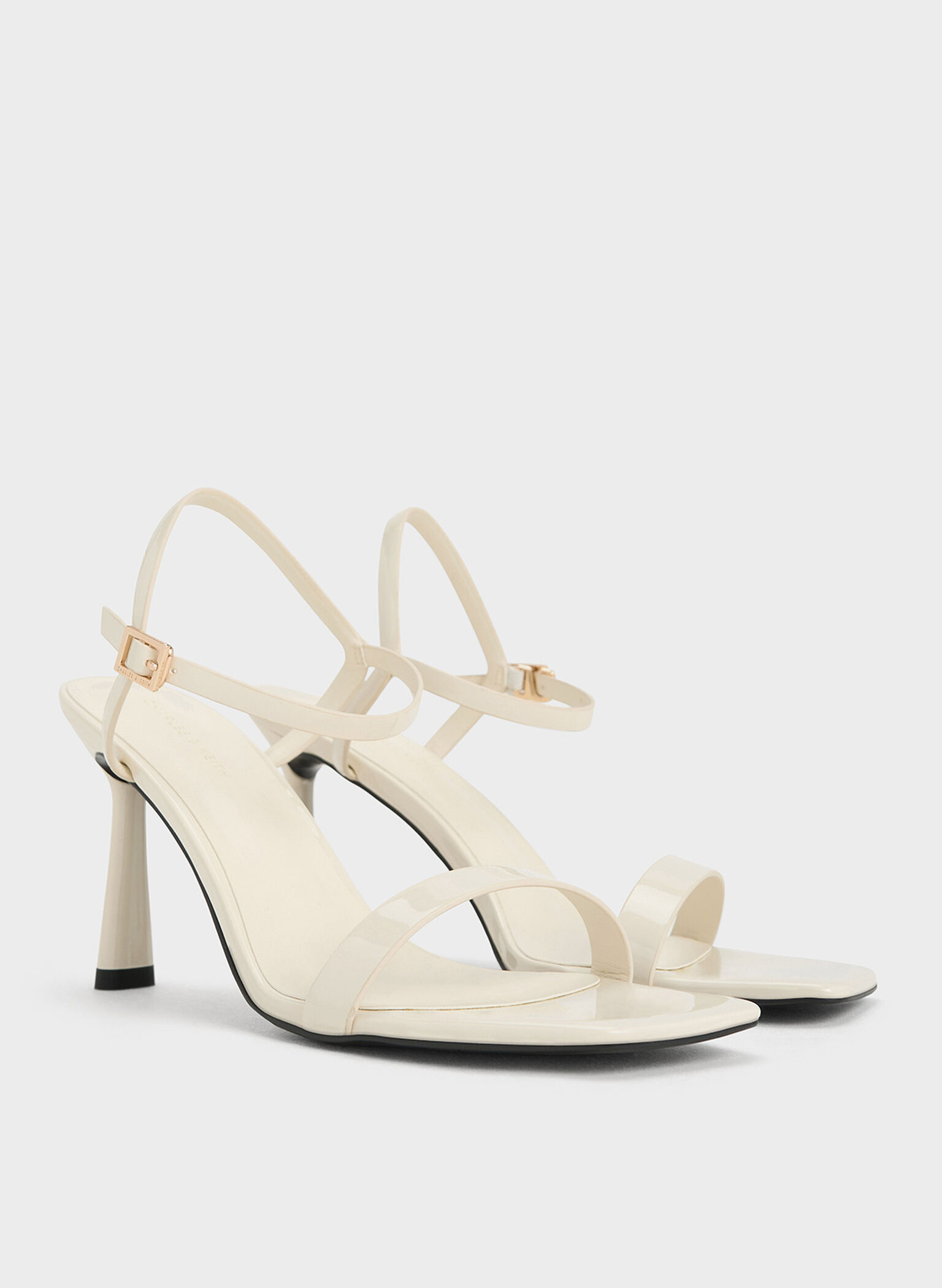 Sandalias de tacón tipo pulsera con punta cuadrada de charol, Blanco tiza, hi-res