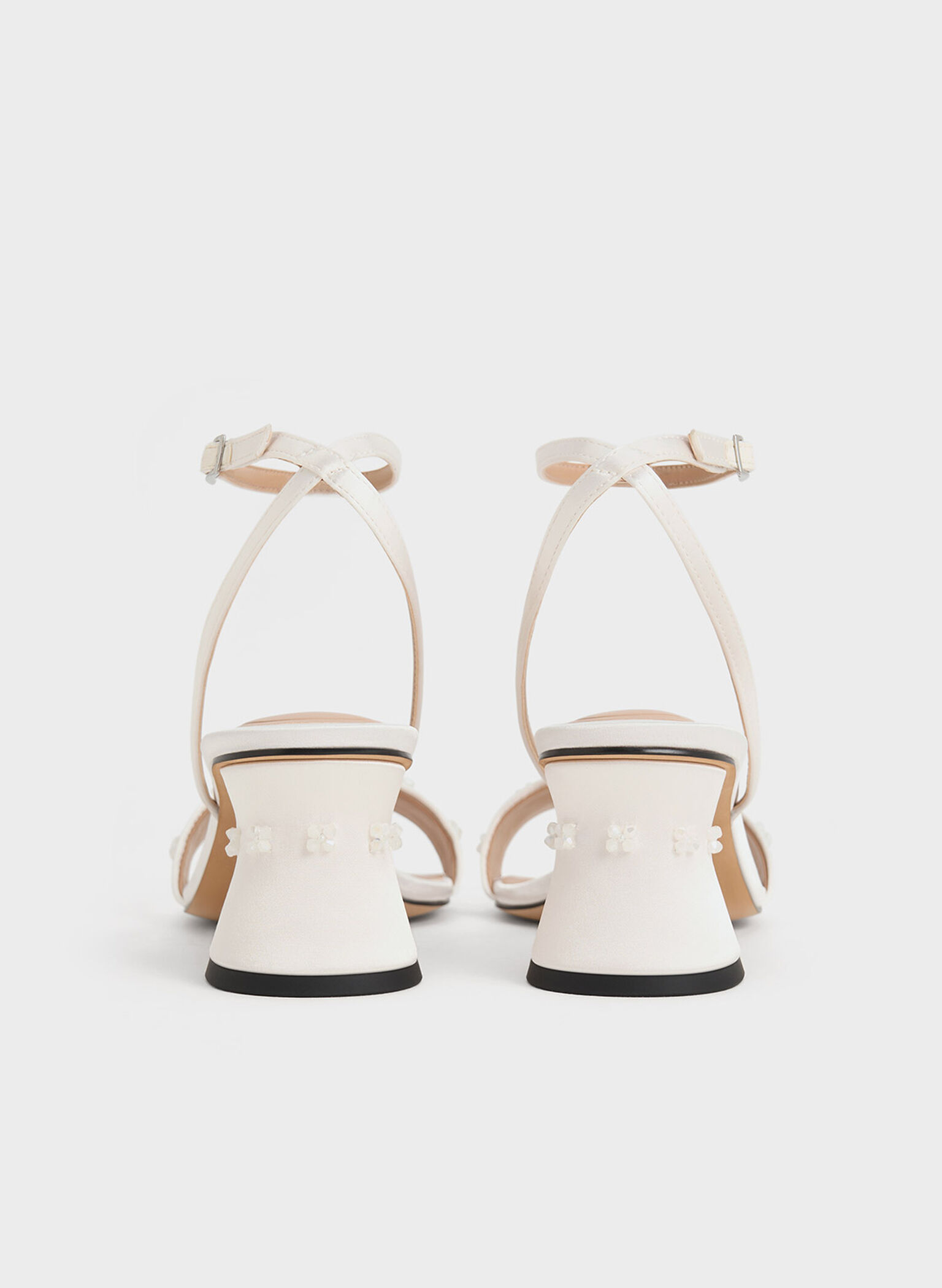 Sandalias de tacón en poliéster reciclado con cuentas, Blanco, hi-res