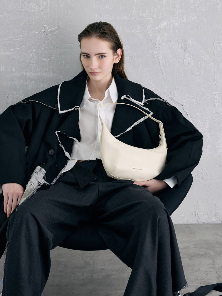 Bolso hobo curvo Bryna, Crema, hi-res