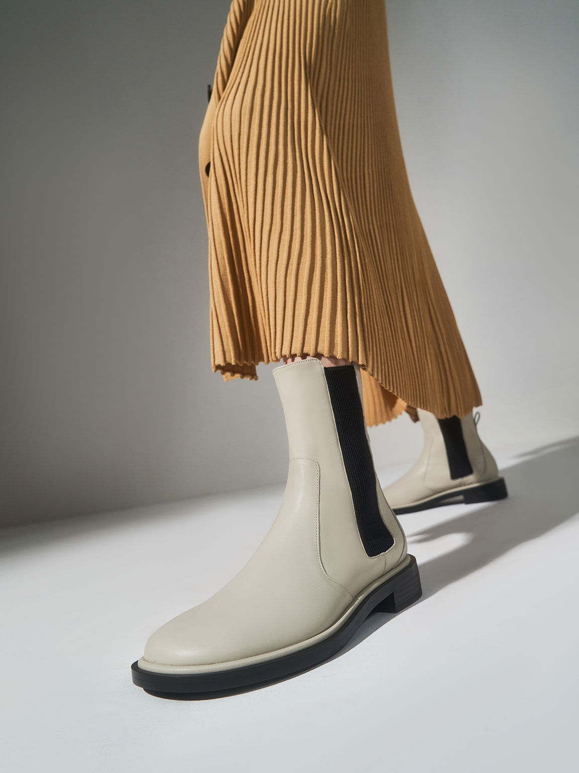 Leather Round-Toe Chelsea Boots, Chalk, hi-res
