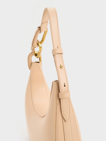 Bolso media luna Kora con detalles metálicos, Beige, hi-res