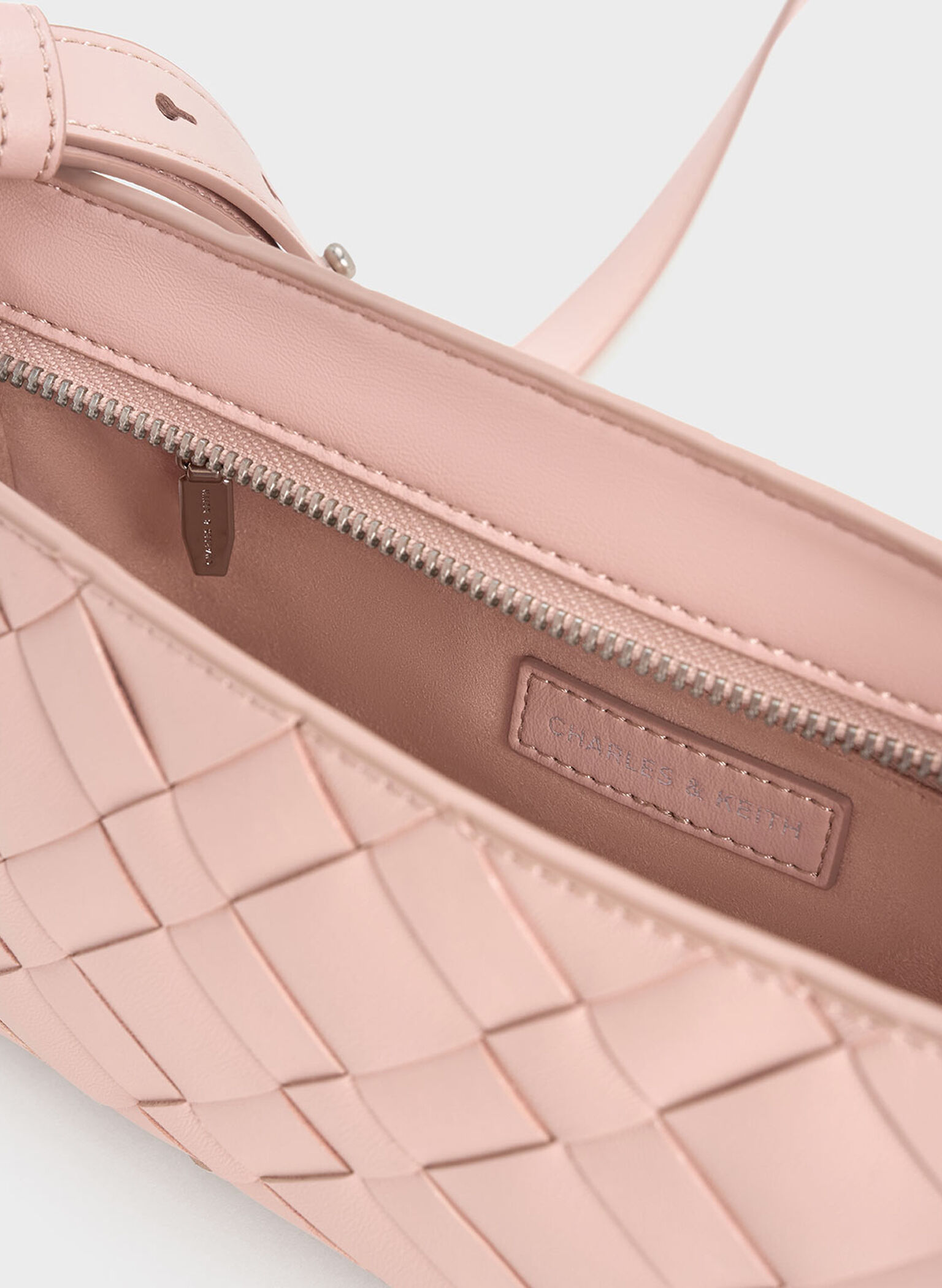 Bolso de hombro entrelazado alargado Ivette, Rosa pálido, hi-res