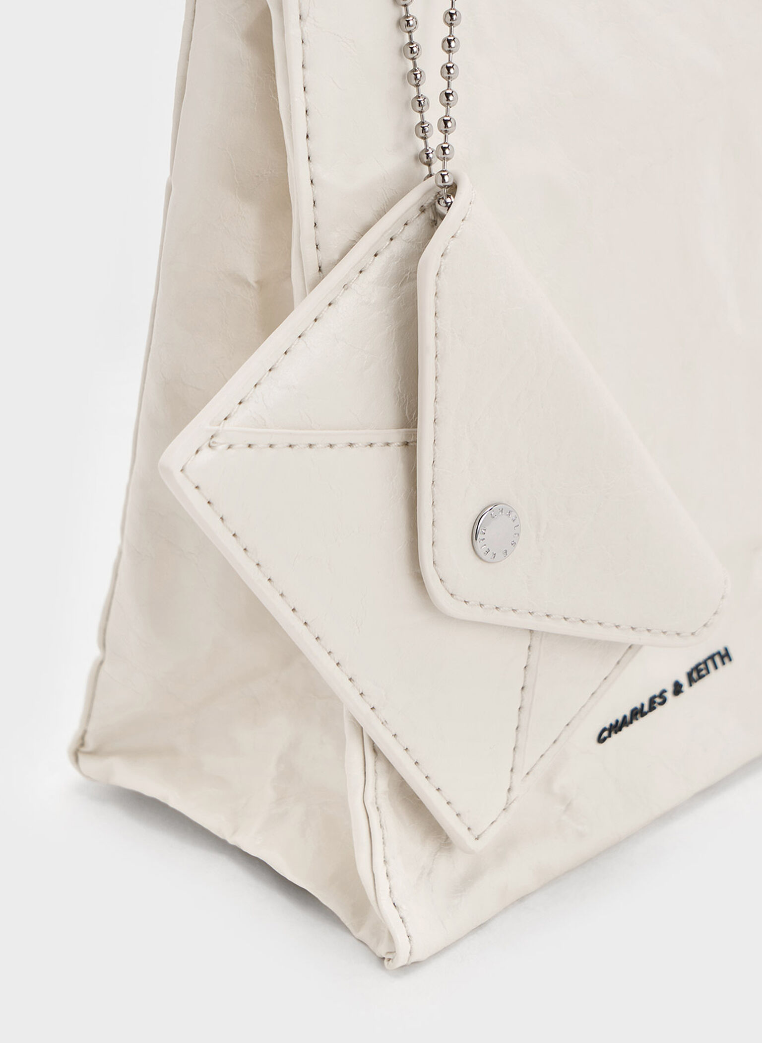 Bolso tote alargado Matina con efecto arrugado, Crema, hi-res