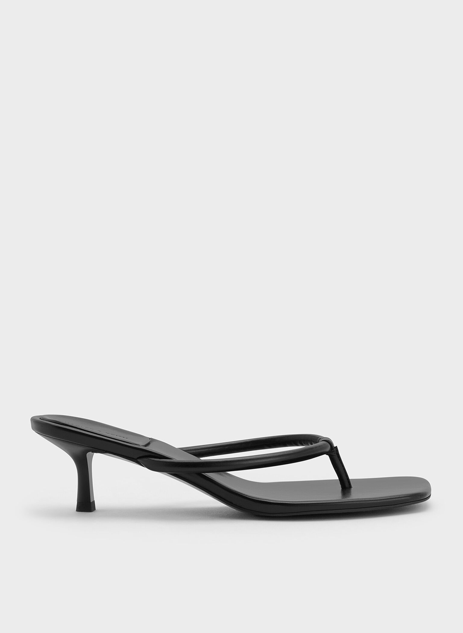 Sandalias de dedo con tacón kitten y punta cuadrada, Negro, hi-res