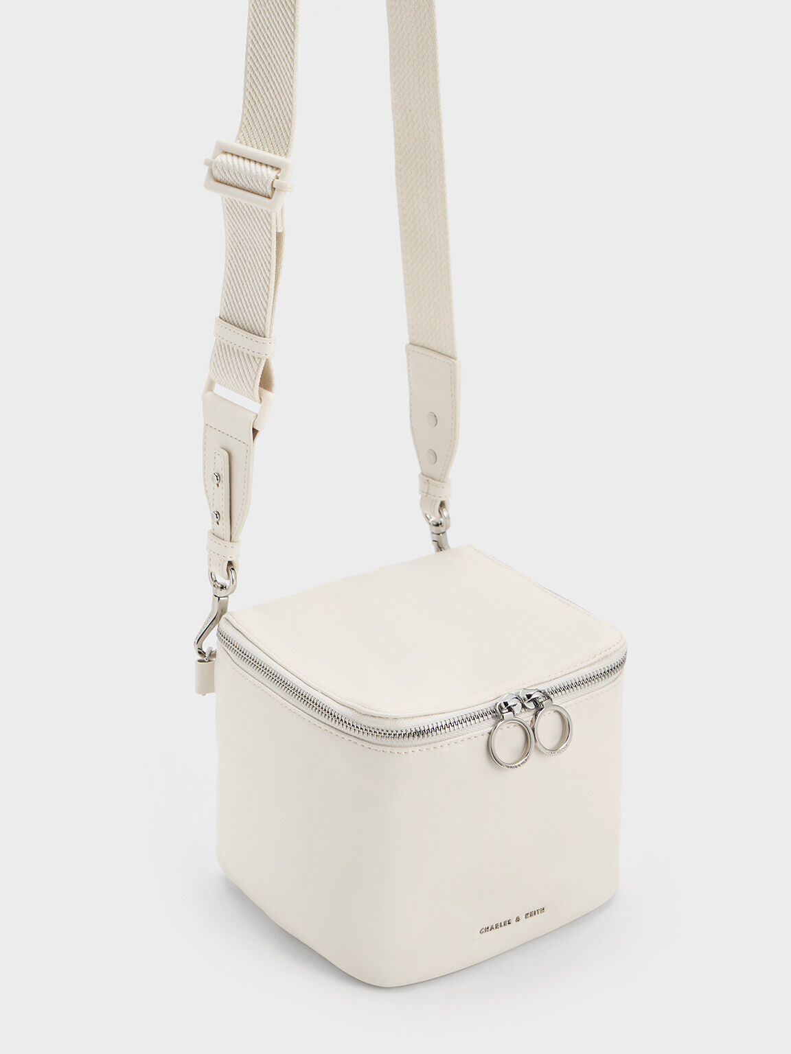 Chain box bag on sale