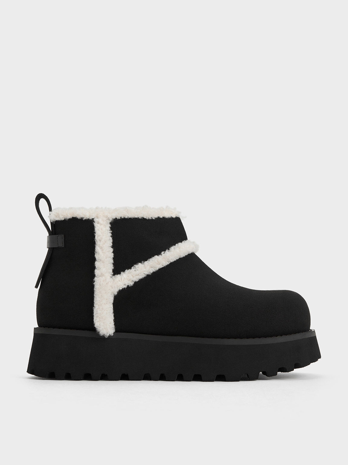 White boots with fur sale trim