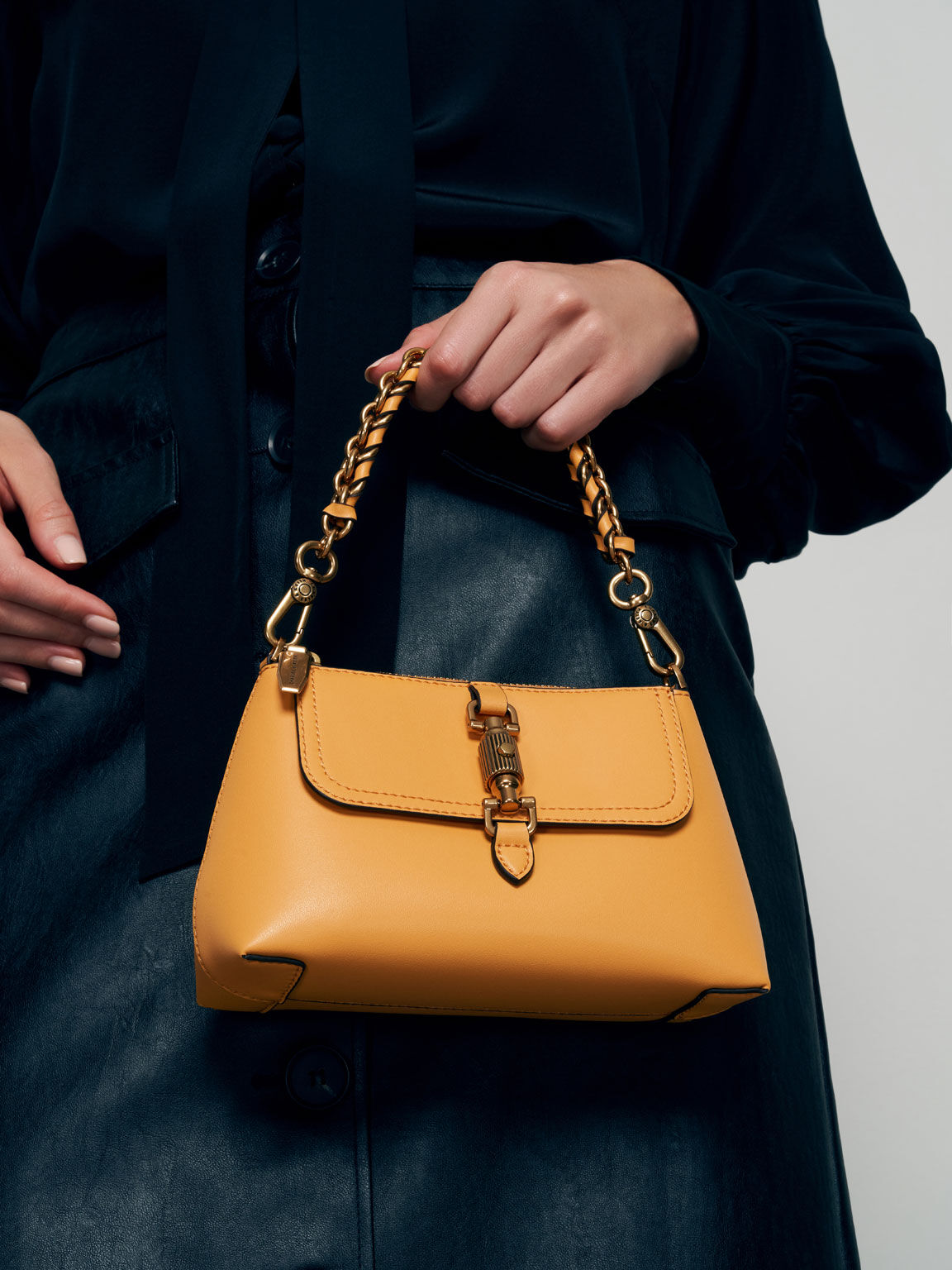 charles and keith mustard bolsa