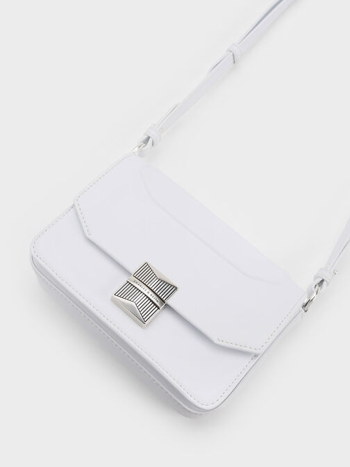 Bolso cuadrado Kalina con acento metálico, Blanco, hi-res