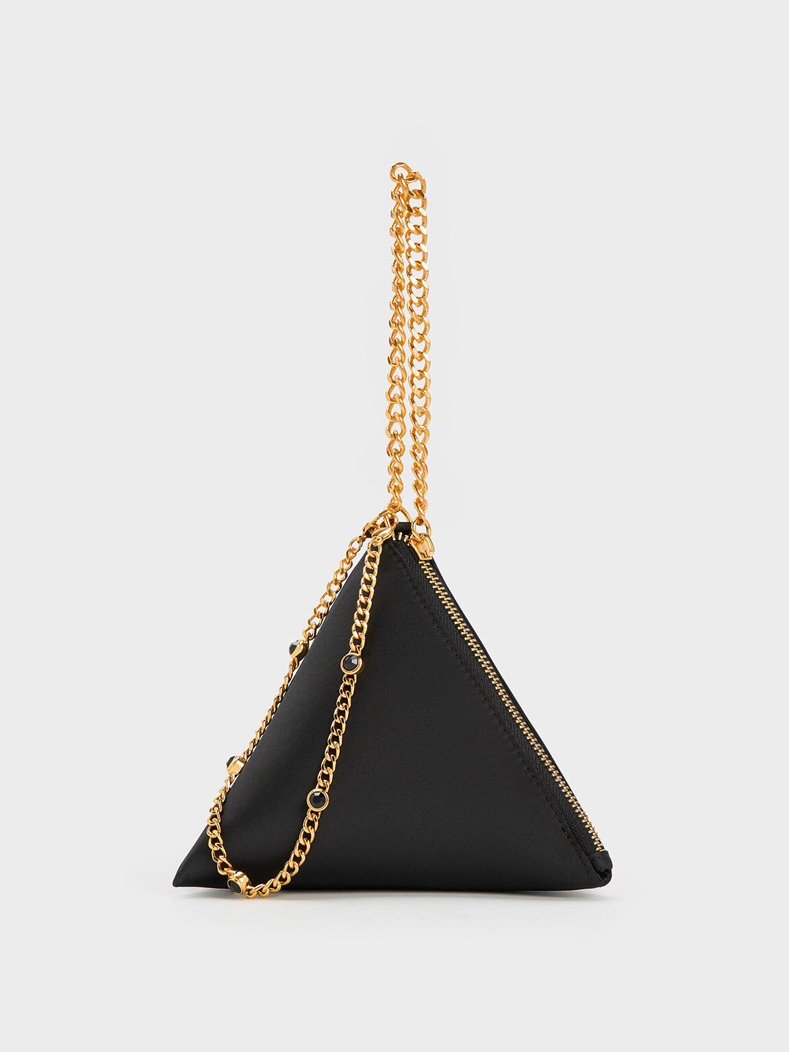 Clutch piramidal de satín con asa de cadena, Black, hi-res