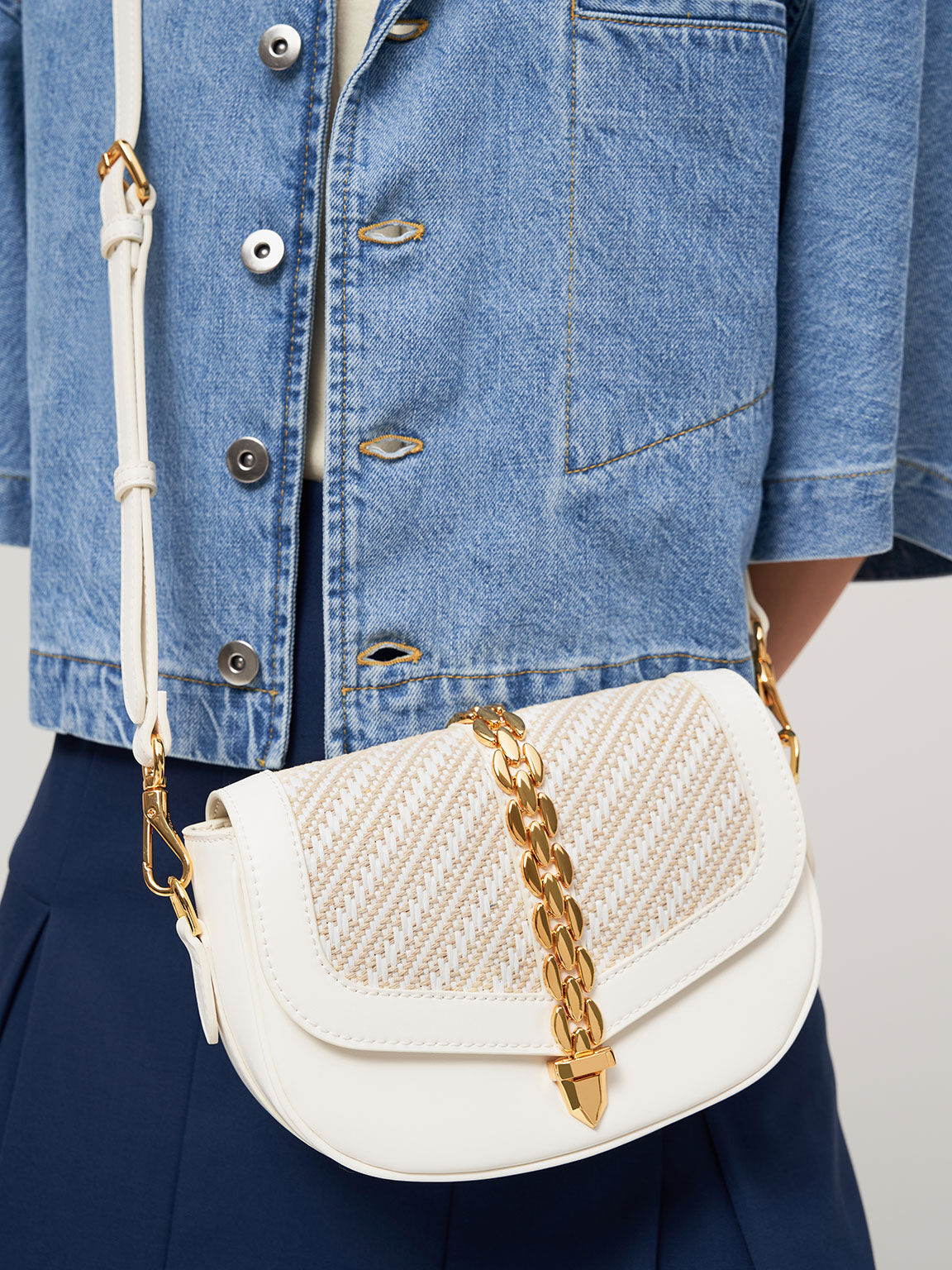Isana Chain-Accent Crossbody Bag, Blanco, hi-res