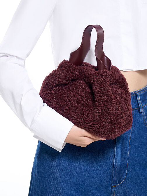 Bolso holgado Ally con acabado peludo, Burgundy, hi-res