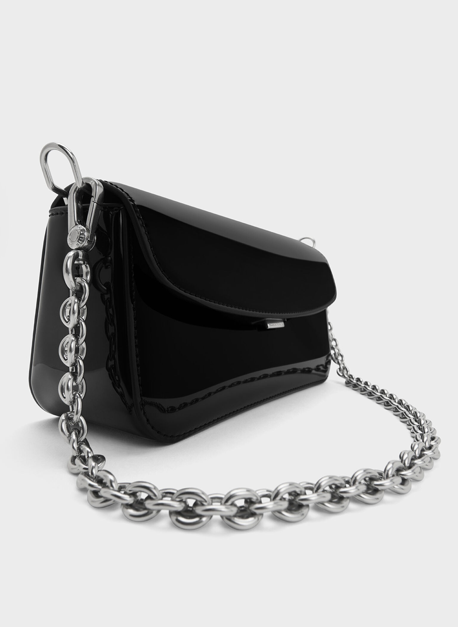 Bolso de charol con asa de cadena, Noir, hi-res