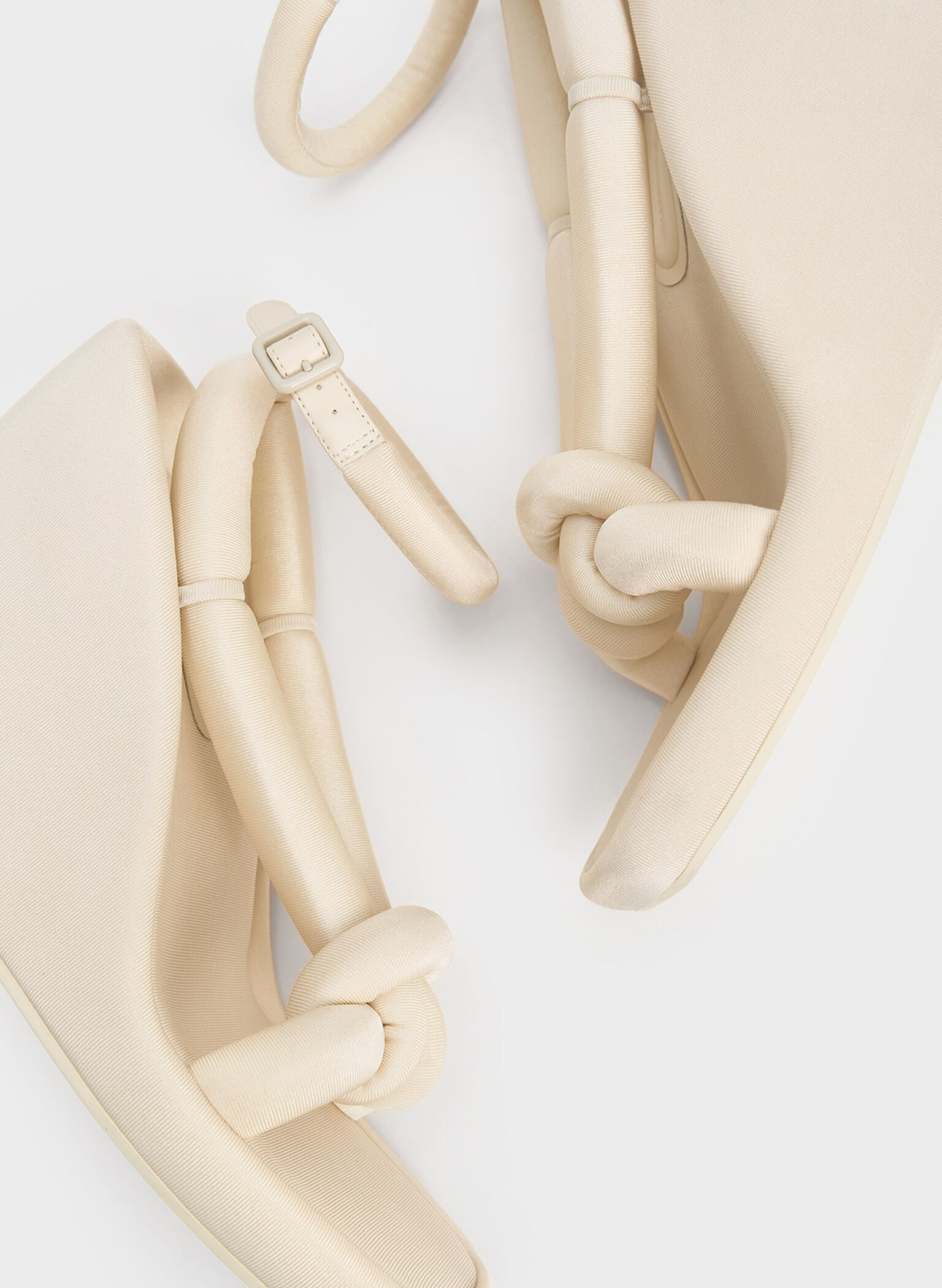 Zapatos de cuña Toni con tiras acolchadas y detalles de nudo, Blanco tiza, hi-res