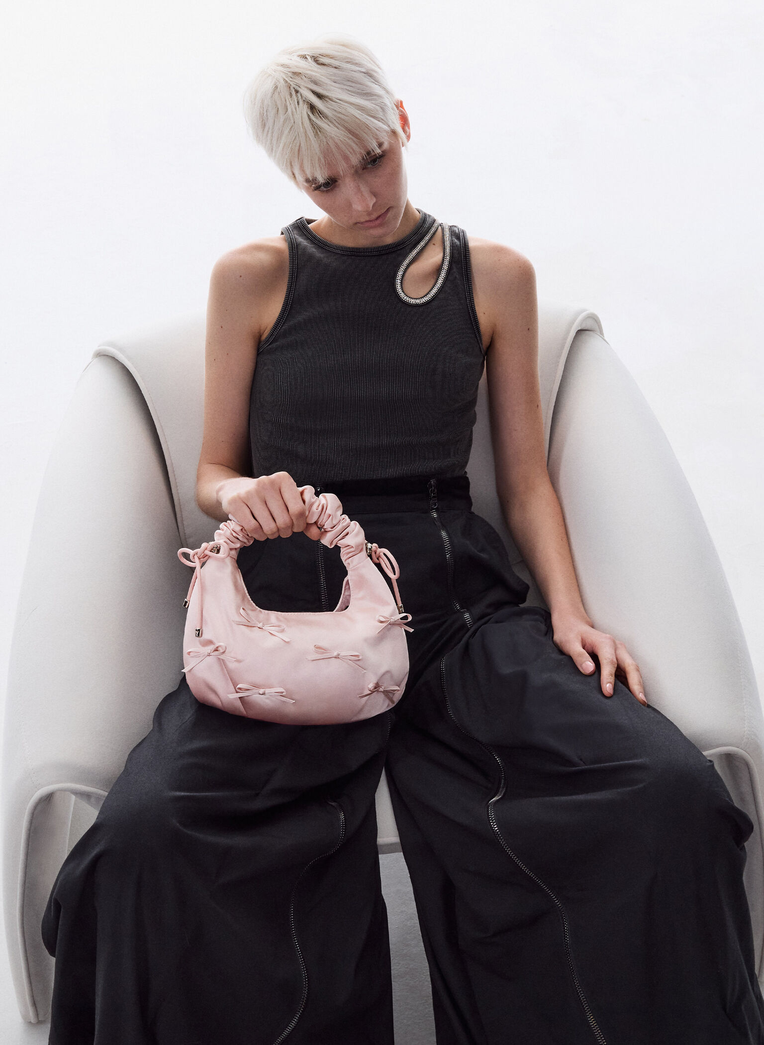 Bolso de satén con lazo y asa fruncida, Rosa pálido, hi-res