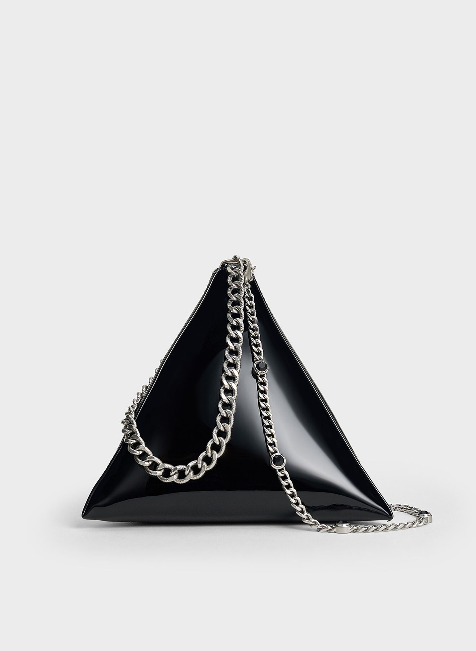 Bolso de mano triangular de charol con asa de cadena, Noir, hi-res