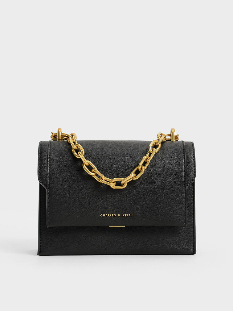 Bolso bandolera con asa de cadena y solapa delantera, Negro, hi-res