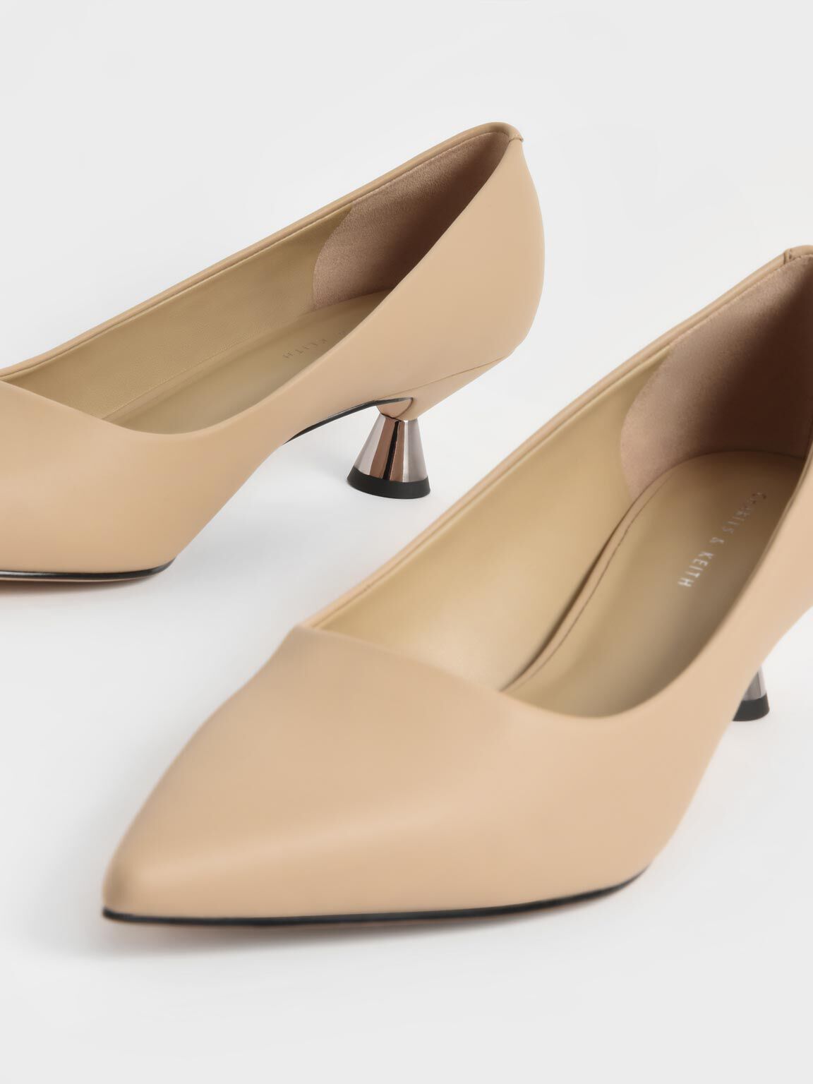 Spool Heel Pumps Beige