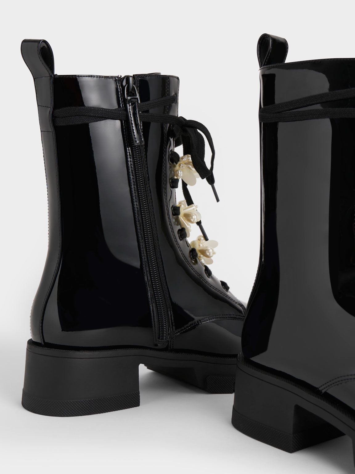 Botas de charol con adorno de cuentas Hayden, Negro, hi-res