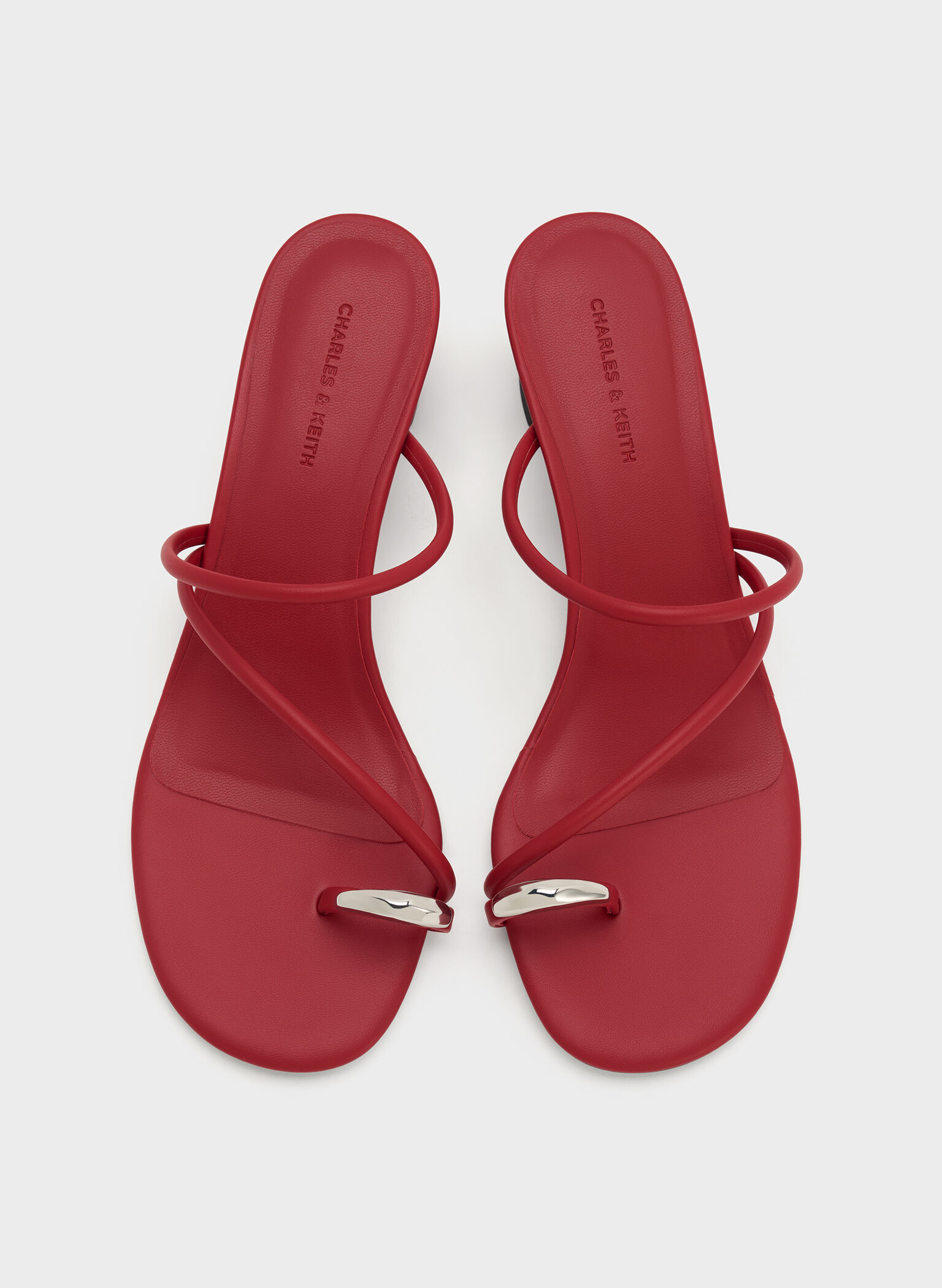 Sandalias de tacón con tiras anillo en la puntera y detalles metálicos, Rojo, hi-res
