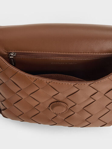 Bolso entrelazado tipo bandolera con solapa delante Ivette, Marrón chocolate, hi-res