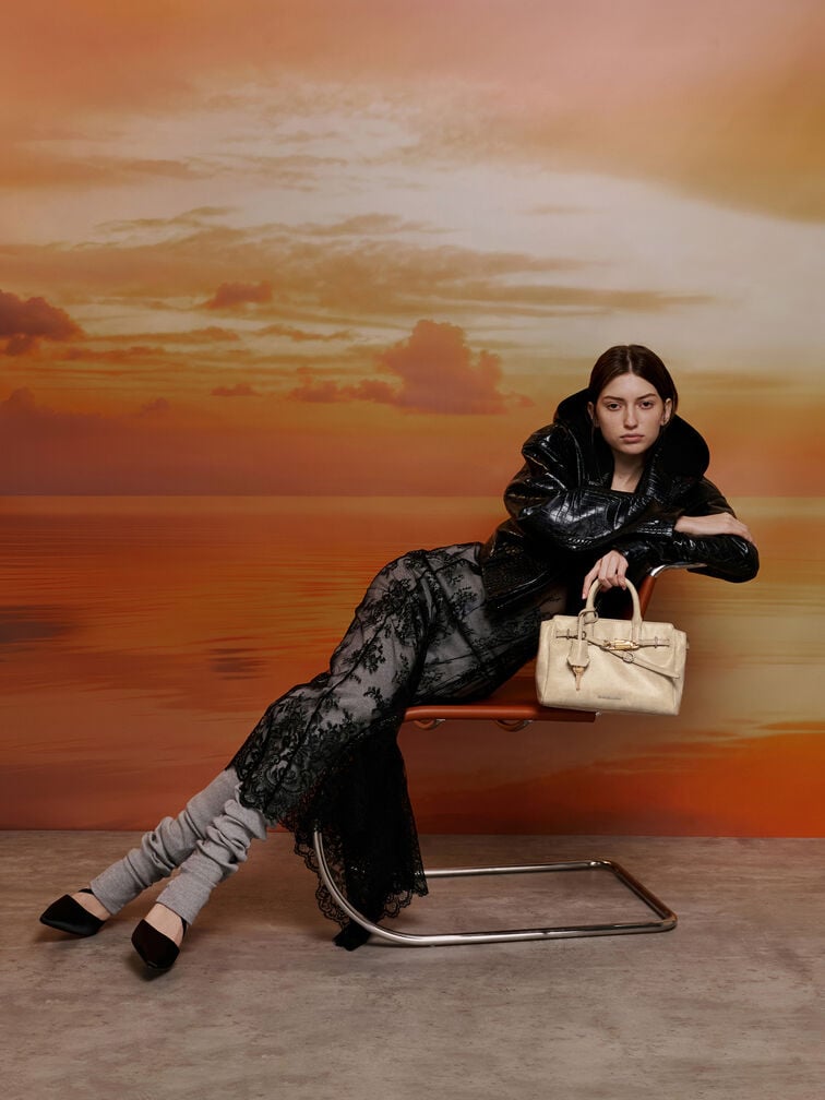 Bolso tote peque&ntilde;o Delfina con cintur&oacute;n, Arena, hi-res