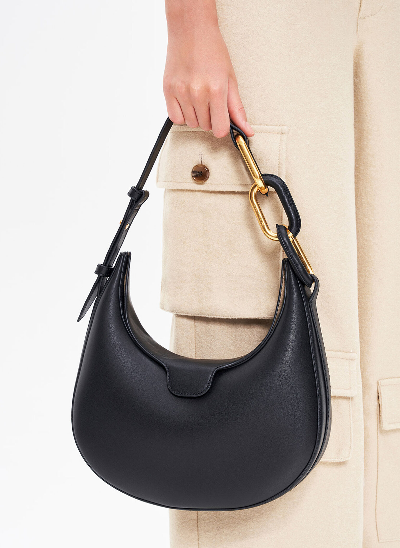 Bolso Kora media lina con acento metálico, Negro, hi-res