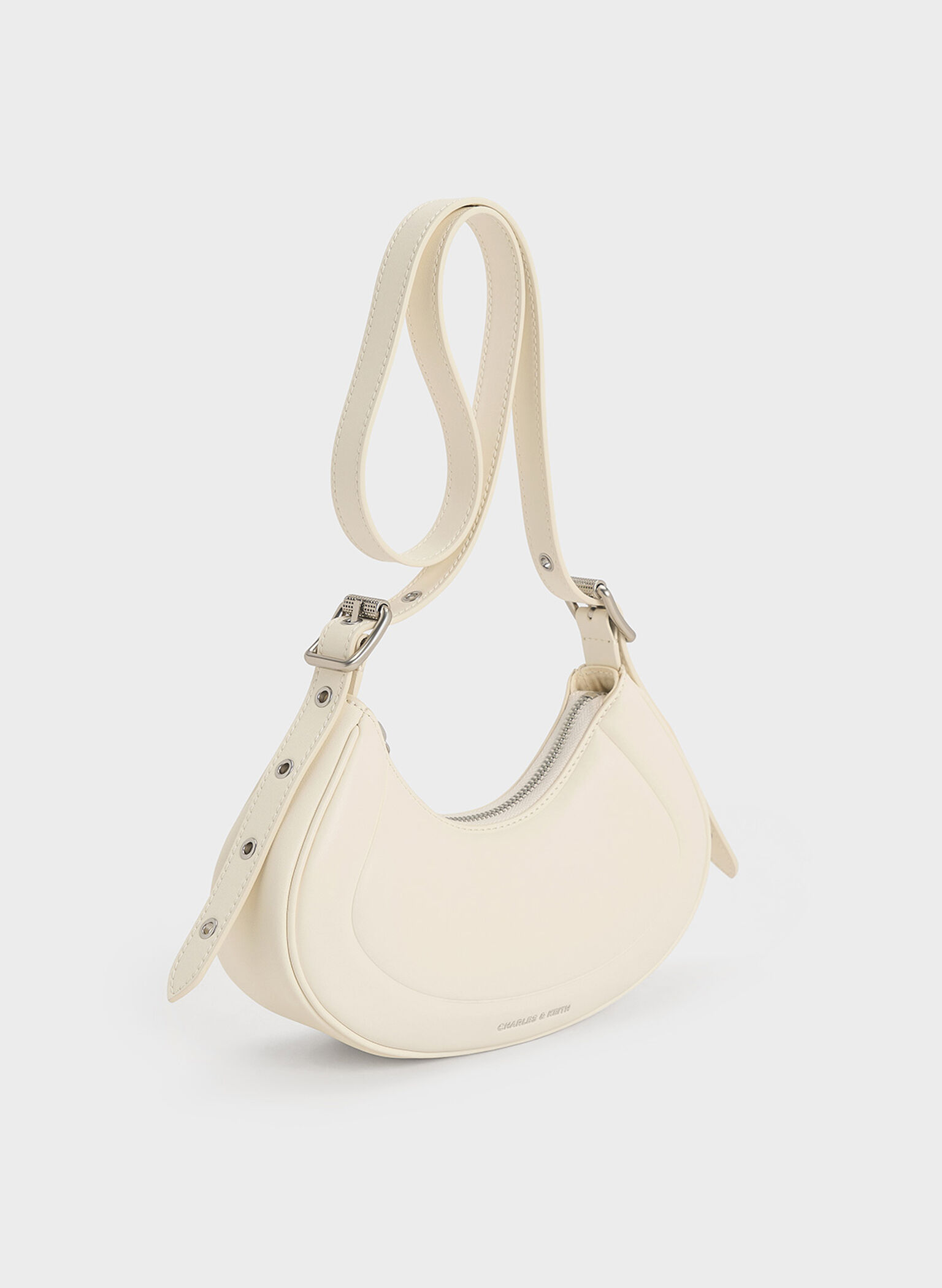 Bolso curvo Petra con correa de ojal, Crema, hi-res