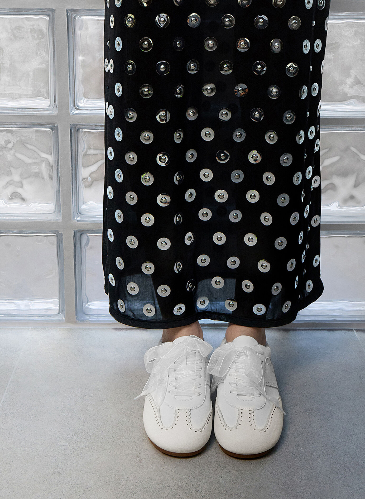 Zapatillas deportivas Cece con adornos de encaje de corazón, Blanco, hi-res