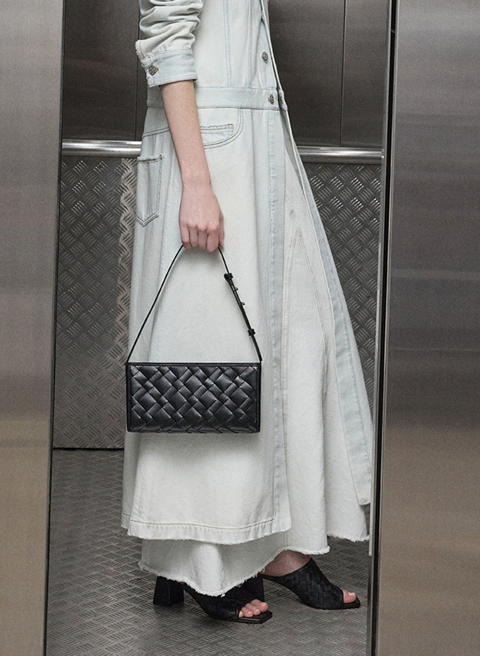 Ivette Woven Elongated Shoulder Bag, Noir, hi-res