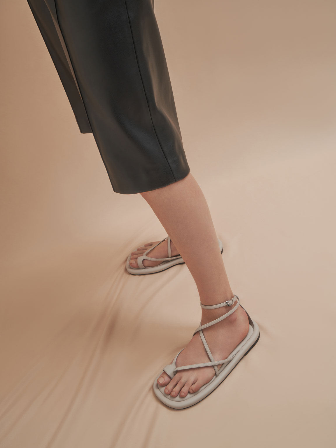Padded Toe Loop Sandals, Grey, hi-res