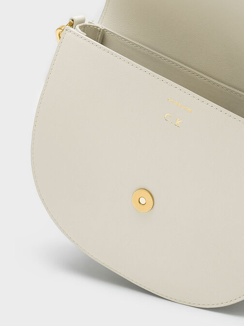 Bolso saddle Gabine de cuero, Blanco tiza, hi-res