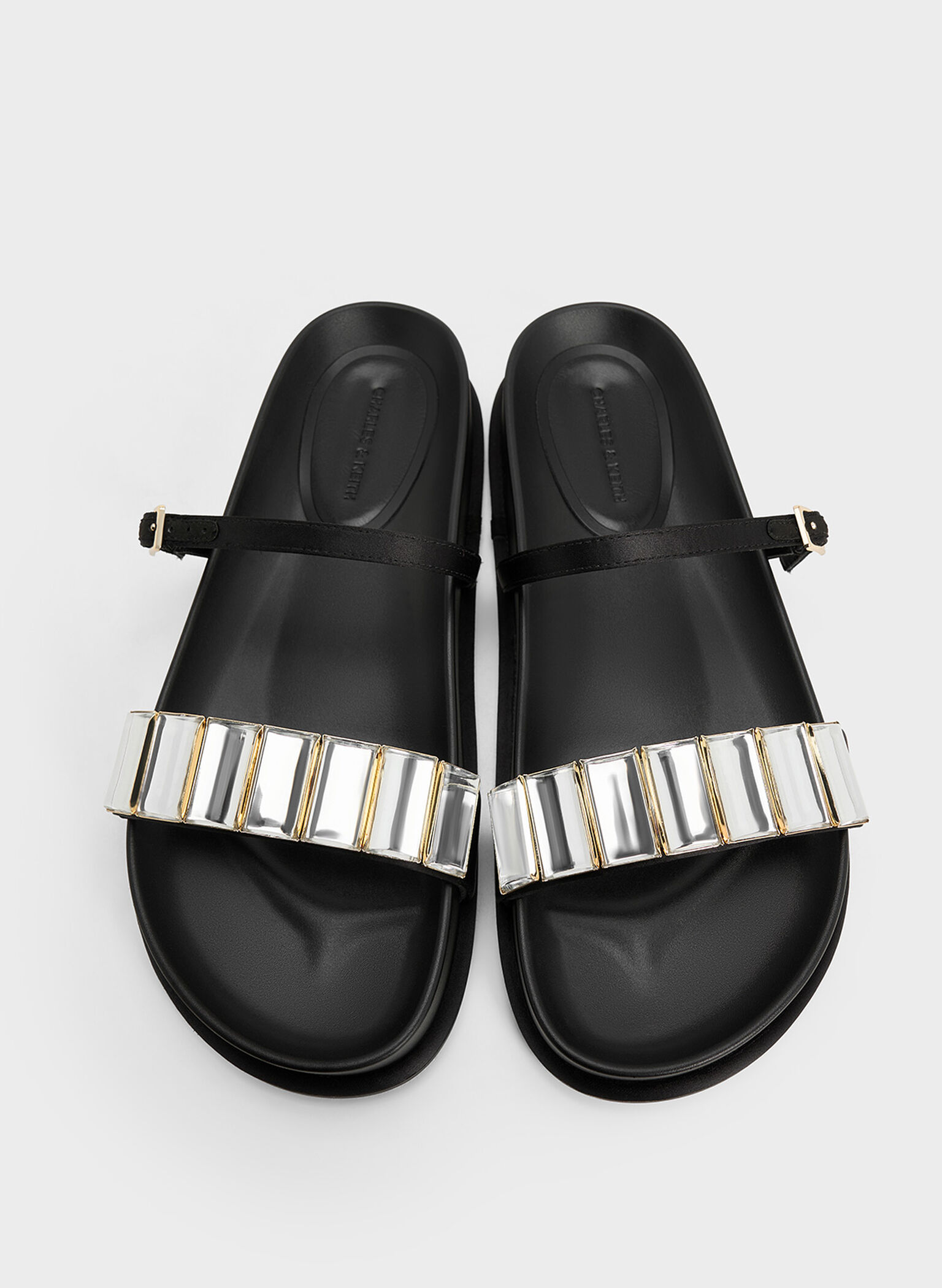 Sandalias de raso con doble tira y adornos de cristal, Negro texturizado, hi-res
