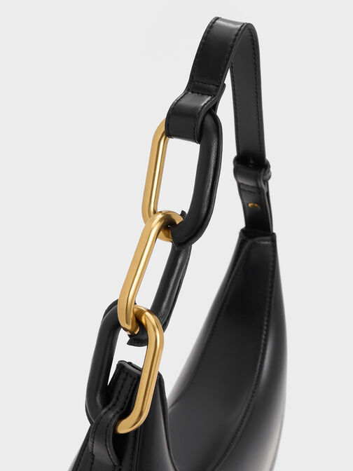 Bolso Kora tipo luna con detalles metálicos, Negro, hi-res